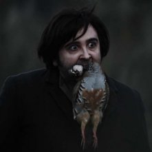 Un'immagine indimenticabile di Carlos Areces dal film Balada triste de trompeta (2010)