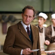 Benoît Poelvoorde nel film Les émotifs anonymes