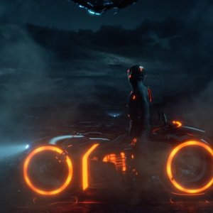 Un momento di Tron Legacy con Sam Flynn (Garrett Hedlund)