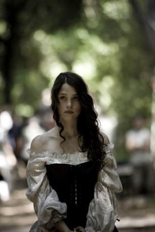 Astrid Berges-Frisbey in un'immagine del film Bruc: El Desafío
