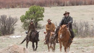 Hailee Steinfeld, Matt Damon e Jeff Bridges in una scena di True Grit