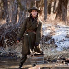 Hailee Steinfeld nei panni della giovanissima Mattie Ross in True Grit