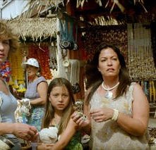 Cécile De France con Jessica Griffiths e Lisa Griffiths nel film Hereafter