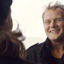 Devid Striesow in una scena del film Drei di Tom Tykwer