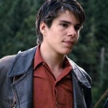 François Civil in una sequenza del film Nos résistances