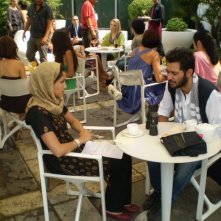 Mehdi Mahdloo e Nahiha Akkari nella commedia Che bella giornata