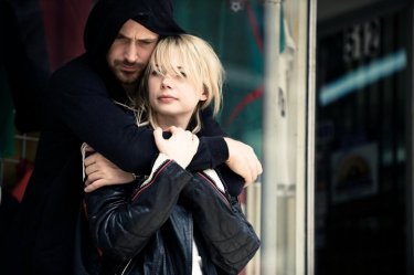 Un'intensa immagine di Michelle Williams e Ryan Gosling, la coppia protagonista di Blue Valentine