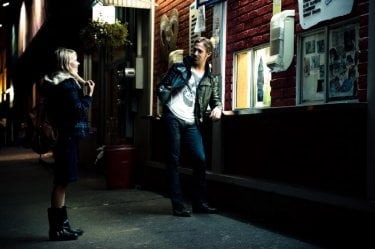 Un simpatico duetto tra Michelle Williams e Ryan Gosling in Blue Valentine