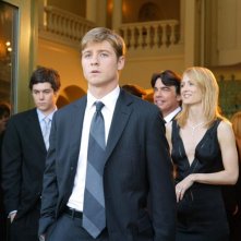 Adam Brody, Benjamin McKenzie, Peter Gallagher e Kelly Rowan in Orange County di The O.C.