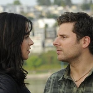 Franka Potente e James Roday nell'episodio One, Maybe Two, Ways Out di Psych