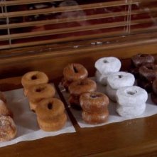 Un dettaglio dell'episodio Dual Spires di Pych, omaggio a I segreti di Twin Peaks