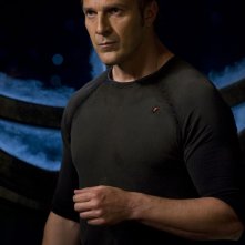 Varro (Mike Dopud) in una sequenza dell'episodio Resurgence di Stargate Universe