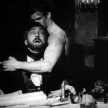 Arturo Dominici assassinato in una sequenza del film Danza Macabra