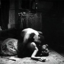 Sylvia Sorrente assassinata in una scena del film Danza Macabra