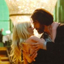 Kirsten Dunst in una passionale scena di Upside Down