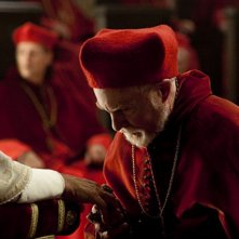 Derek Jacobi è il Cardinale Orsini nella serie The Borgias