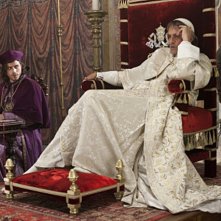 Francois Arnaud è Cesare Borgia e Jeremy Irons è Rodrigo Borgia nella serie The Borgias