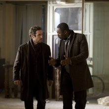 Idris Elba E Paul Mcgann Nel Finale Della Stagione 1 Di Luther 188111