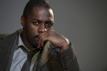 Idris Elba nella serie Luther