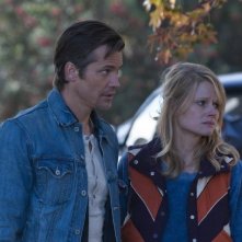 Joelle Carter e Timothy Olyphant nell'episodio Blind Spot di Justified