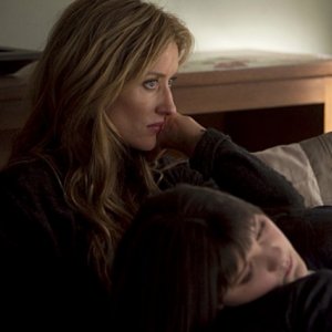 Natascha McElhone e Madeleine Martin nell'episodio Exile on Main St., premiere della stagione 4 di Californication