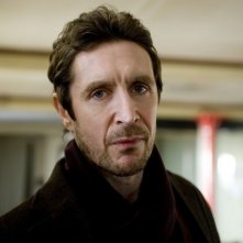 Paul McGann nella serie Luther