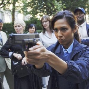 Rekha Sharma nell'episodio Red Rain, premiere della stagione 2 di V