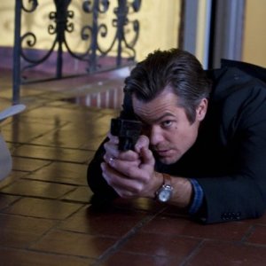 Timothy Olyphant in un momento dell'episodio Fixer di Justified