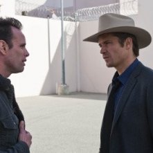 Walton Goggins e Timothy Olyphant nell'episodio Blowback di Justified