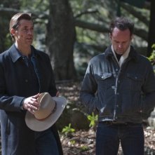 Walton Goggins e Timothy Olyphant nell'episodio The Hammer di Justified