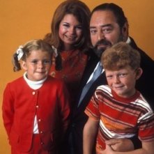 Un'immagine promozionale della serie Tre nipoti e un maggiordomo