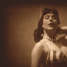 Un fotogramma antico nel documentario L'elefante occupa spazio