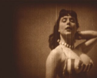 Un fotogramma antico nel documentario L'elefante occupa spazio