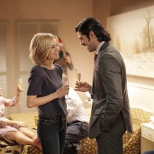 Alexandra Jiménez con Miguel Ángel Muñoz in una scena del film No controles