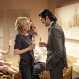 Alexandra Jiménez con Miguel Ángel Muñoz in una scena del film No controles