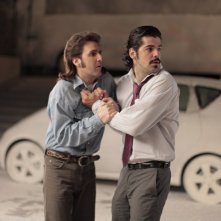 Julián López  con Miguel Ángel Muñoz in una scena del film No controles