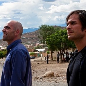 Luis Tosar e Gael García Bernal nel film Even the Rain
