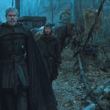 Ron Perlman e Stephen Graham in un'immagine del film Season of the Witch