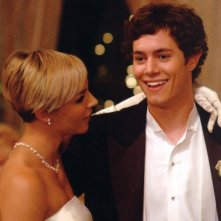 Samaire Armstrong e Adam Brody in una scena dell'episodio Il ballo di The O.C.
