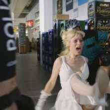 Sophie Adell in una scena della commedia Die Superbullen