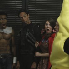 Alison Brie Danny Pudi E Donald Glover Nell Episodio Epidemiology Di Community 188444