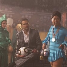 Ken Jeong, Joel McHale e Gillian Jacobs nell'episodio Epidemiology di Community