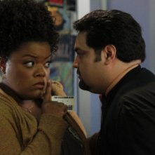 Yvette Nicole Brown E Joe Nunez Nell Episodio Mixology Certification Di Community 188427