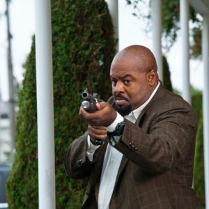 Chi McBride nell'episodio Dead Head di Human Target