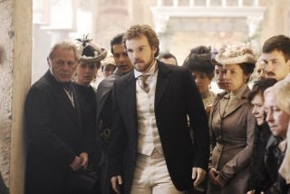 Danilo Brugia in una scena della serie TV Rossella