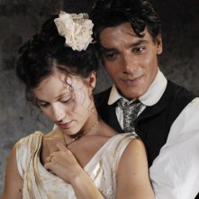 Gabriella Pession e Giuseppe Zeno in una scena della serie TV Rossella