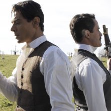 Giuseppe Zeno e Giovanni Guidelli in una scena della serie Rossella