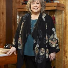 Kathy Bates è Harrriet Korn in una immagine promozionale della serie Harry's Law