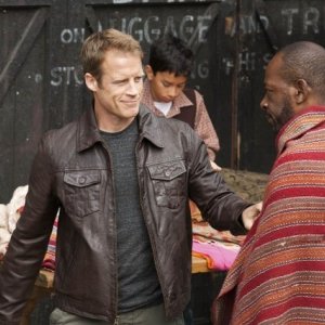 Mark Valley e Lennie James in un momento dell'episodio The Return of Baptiste di Human Target
