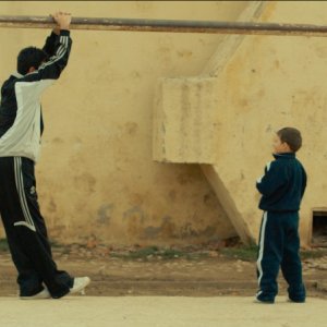 Due interpreti di Majki di Milcho Manchevski in una scena del film